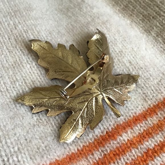 Autumn Maple Leaf Pin Vintage Brooch Fall Jewelry - Picture 13 of 13